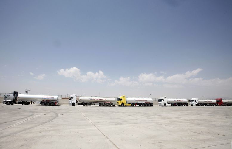 Tankers line up at Turkey’s Habur border gate to Iraq