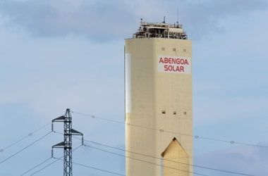 A tower at Abengoa solar plant 