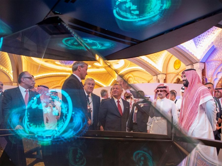 Saudi Crown Prince Mohammed bin Salman and Jordan's King Abdullah II ibn Al Hussein attend the investment conference in Riyadh, Saudi Arabia October 23, 2018. 