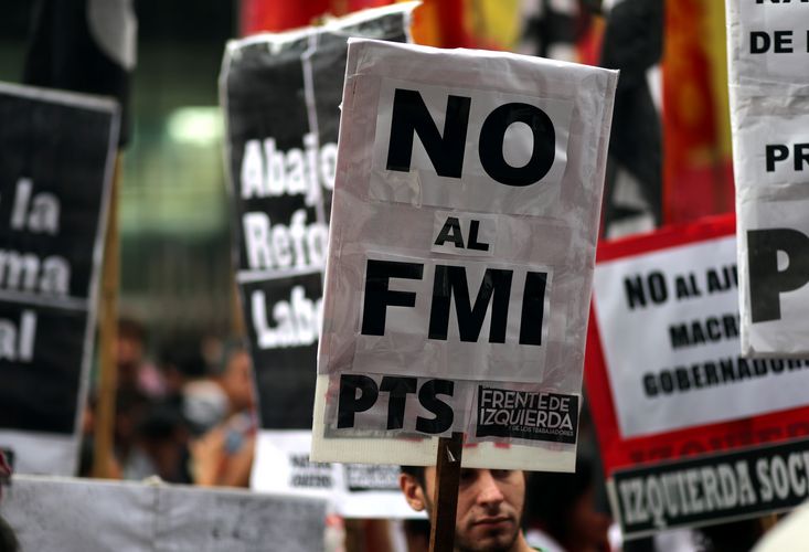Argentinians protest against the government seeking IMF help