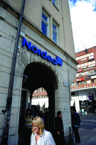 At the end of April, Finland’s Nordea Bank sold an €1.5bn seven-year at mid-swaps plus 40bp.
